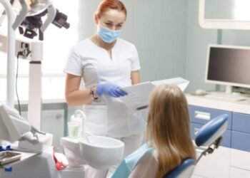 How Does A Retainer Work? A Simple, Clear Guide