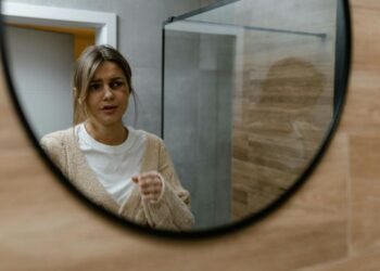 The Truth About Sarah Huckabee Sanders Eye Injury