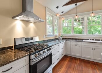 Kitchen Renovation Design and Layout Considerations in Lake Bluff