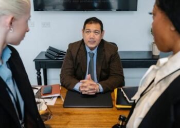 Big Law Salary Pay, Growth & Is It Worth It