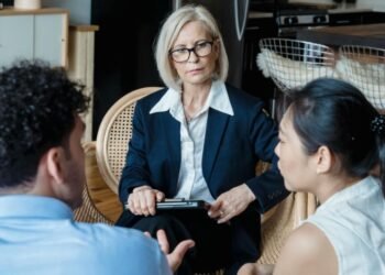 Can Mediation Replace Lawyers? What Toronto Couples Need to Know