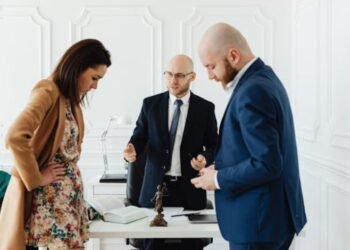 Define Defence Lawyer Roles, Types, Duties & Key Facts Explained