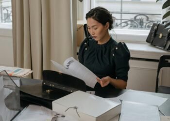 How Much Does a KC Earn in the UK? Full Breakdown