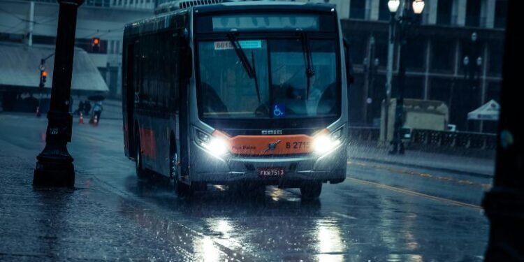 Phoenix Bus Accident Lawyer: Claims & Liability Tips