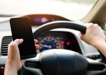 California Distracted Driving Ban Rules, Penalties & Guide